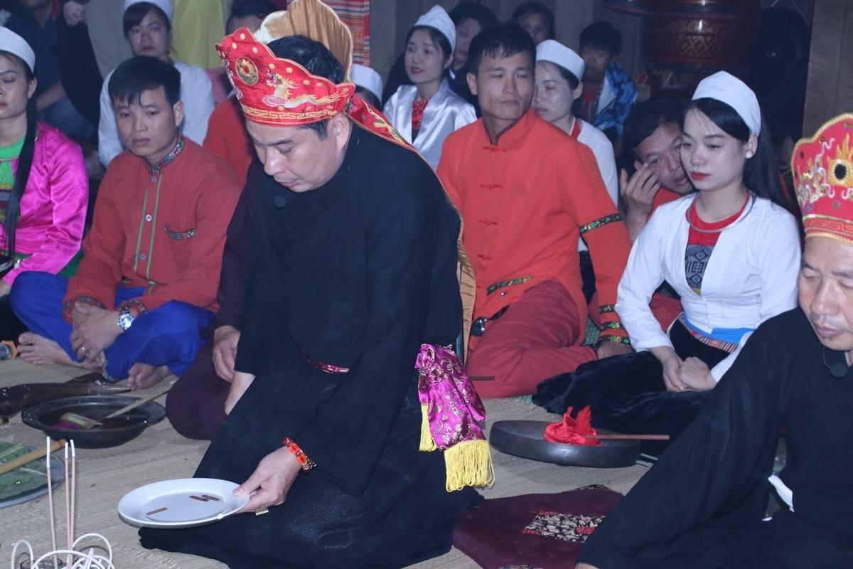 Thầy Mo Mường (nguồn: VOV2)